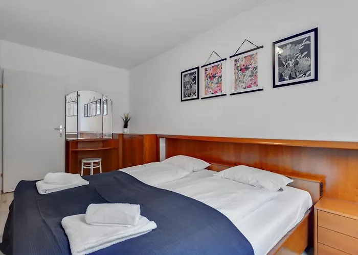 Close To Shopping Mile * Viena